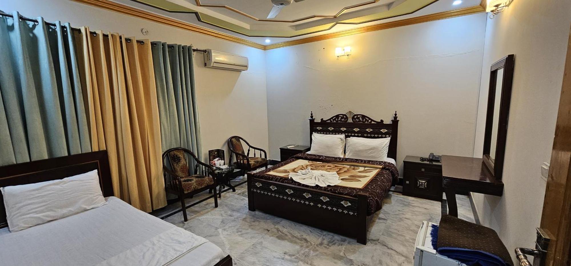 Butt Lodges 2 Islamabad Extérieur photo