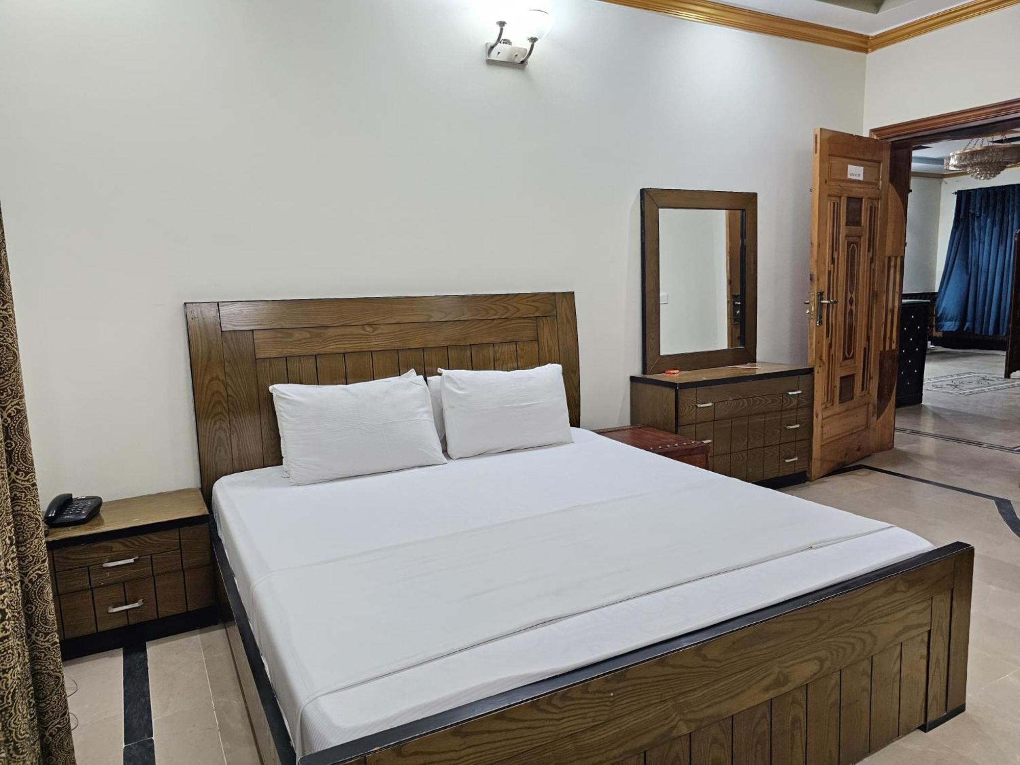 Butt Lodges 2 Islamabad Extérieur photo