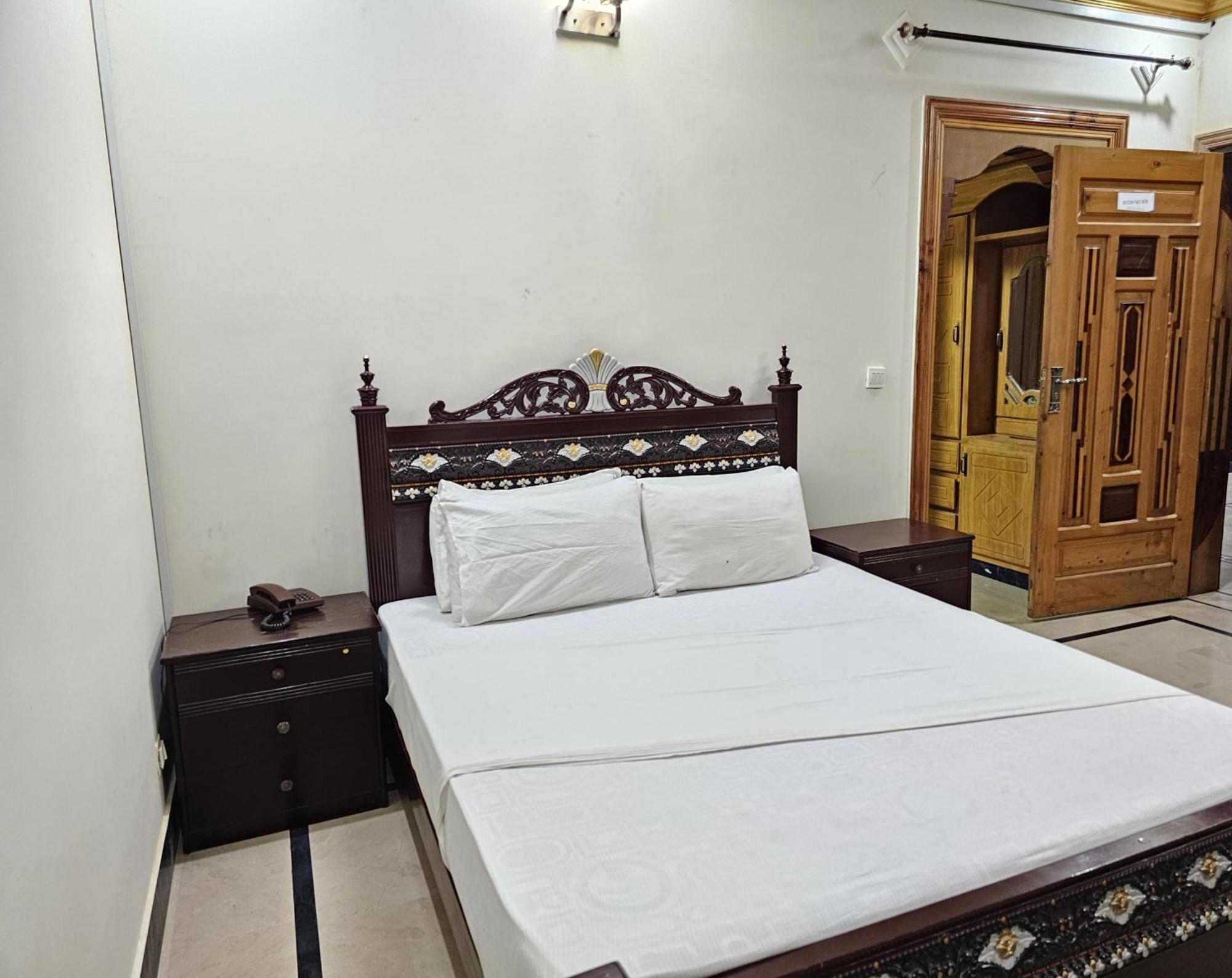 Butt Lodges 2 Islamabad Extérieur photo